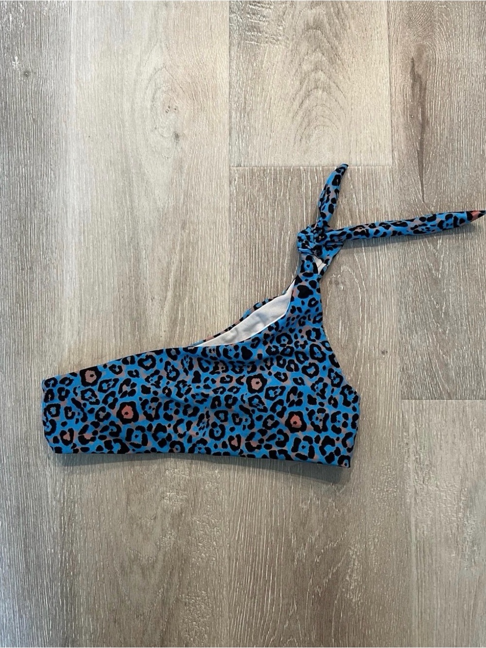 NWOT Blue Leopard Print One-Shoulder Bikini Top